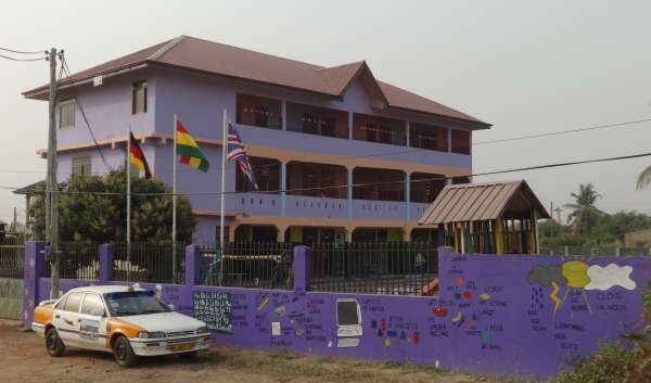 Das neue Schulgebäude in teshie